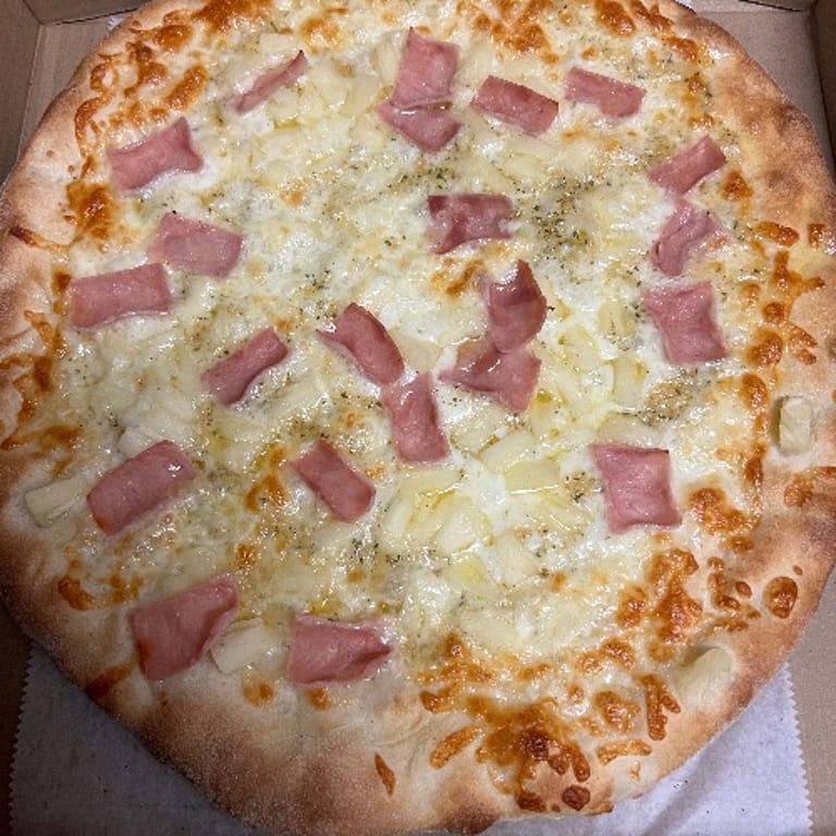 Savor Our White Pizza